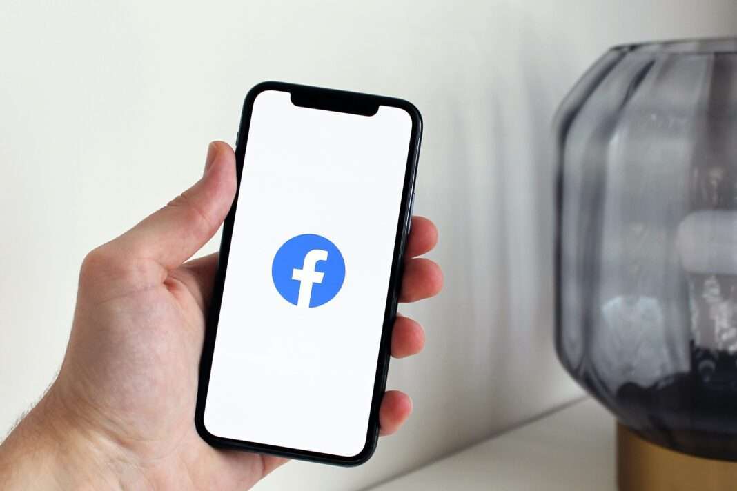 Downloading Facebook Story on Android, iPhone and PC  The Best Way