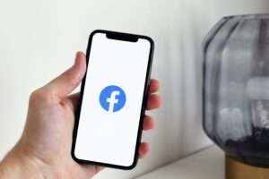 Downloading Facebook Story on Android, iPhone and PC - The Best Way