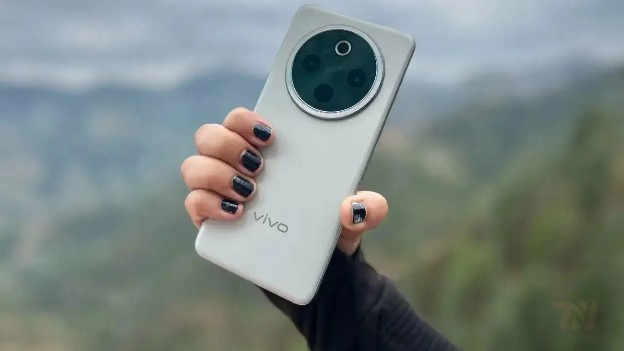 Vivo T4 Ultra Leaks: Dimensity 9300+, Periscope Zoom & 5,000-Nit Display - A Flagship Killer?